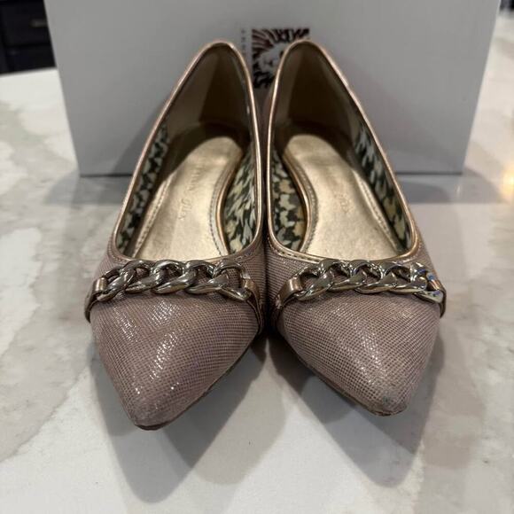 Anne Klein iFlex Pointed Toe Leather Kitten Heels Womens 7.5M Taupe Chain Accent - Picture 5 of 10